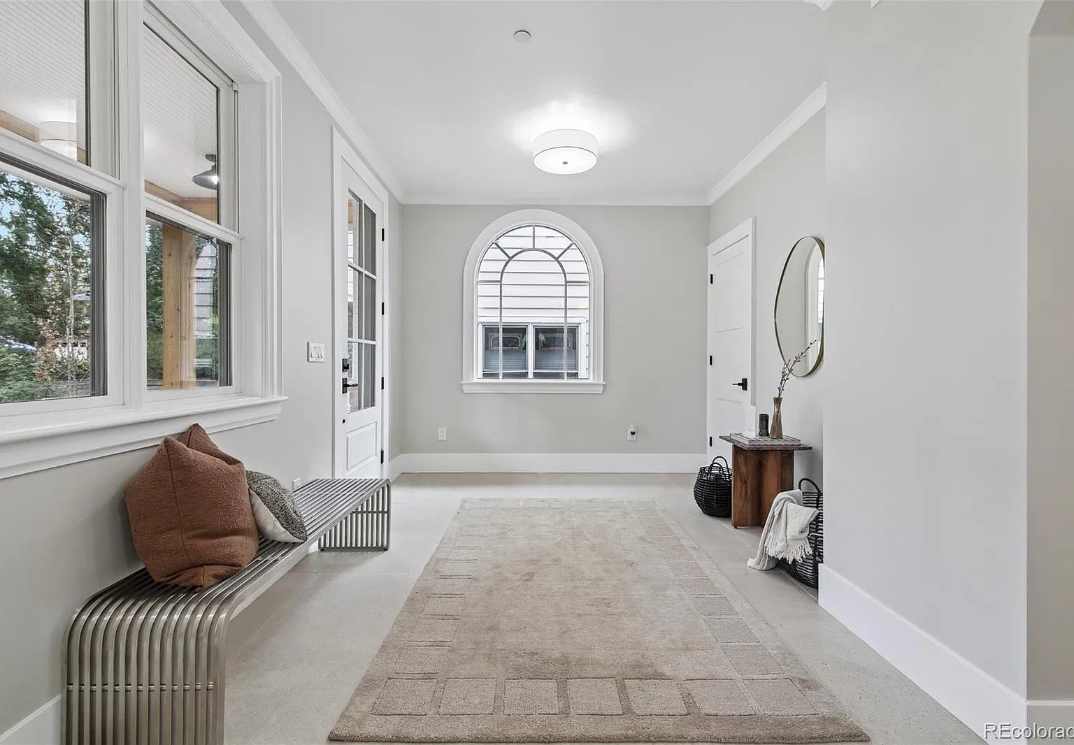 4 bed, 4.5 bath, 3950 sqft, $17,500 — Photo 4