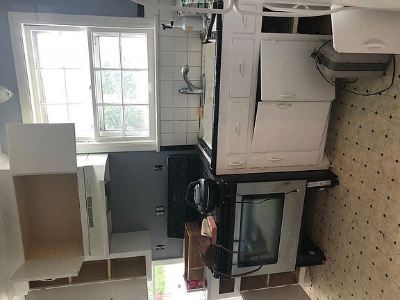 4th image of 209 Blue Hills Dr