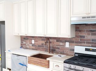 3139 41st St #2, Astoria, NY 11103