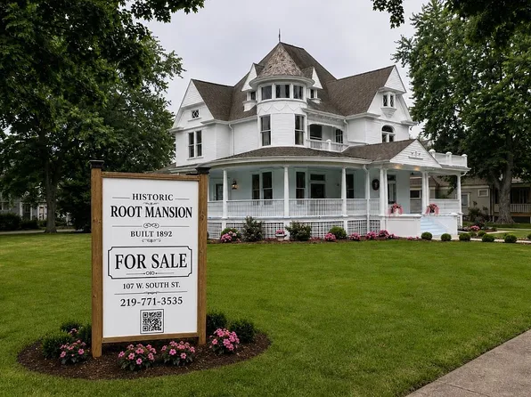 107 W South St, Crown Point, IN 46307