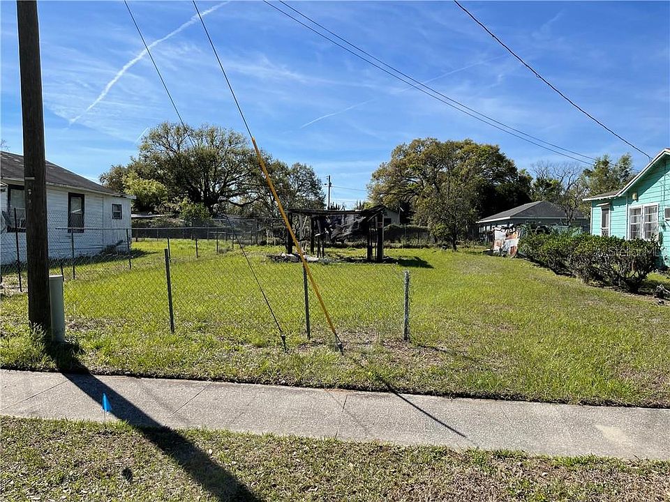 2nd image of W Redding St