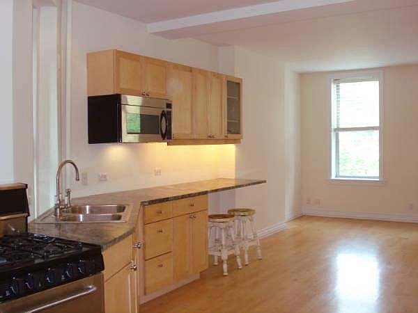 1st image of 626 E 14th St #2