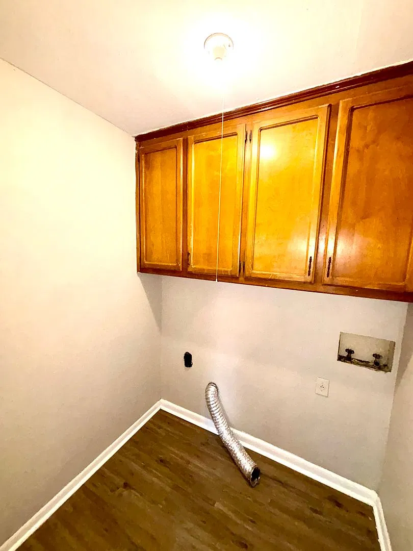 DM 8272-74 Keel Ave — Photo 4