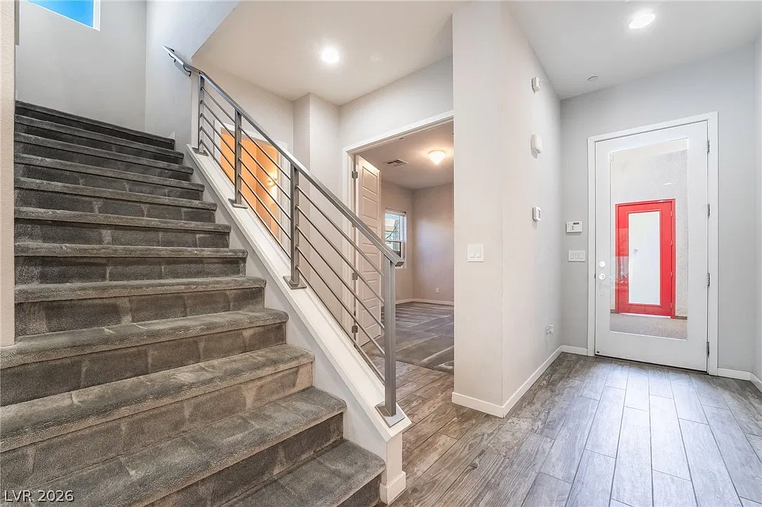 3 bed, 4.5 bath, 2618 sqft, $4,620 — Photo 4