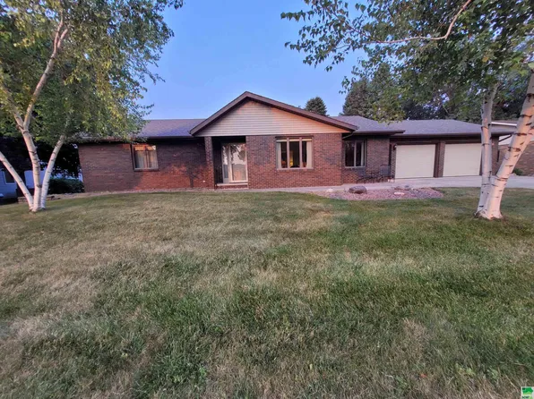 711 22nd Ave, Sheldon, IA 51201