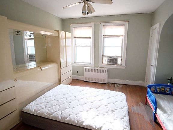 4th image of 1529 Robertson Pl