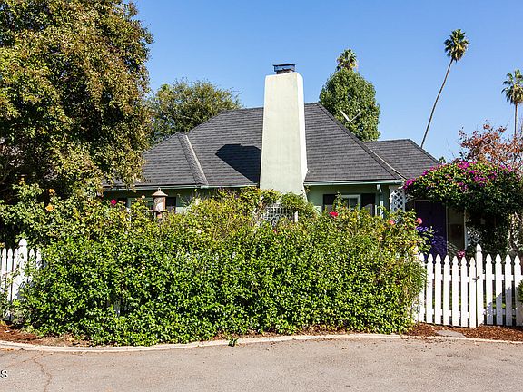2nd image of 28 Oak Knoll Gardens Dr