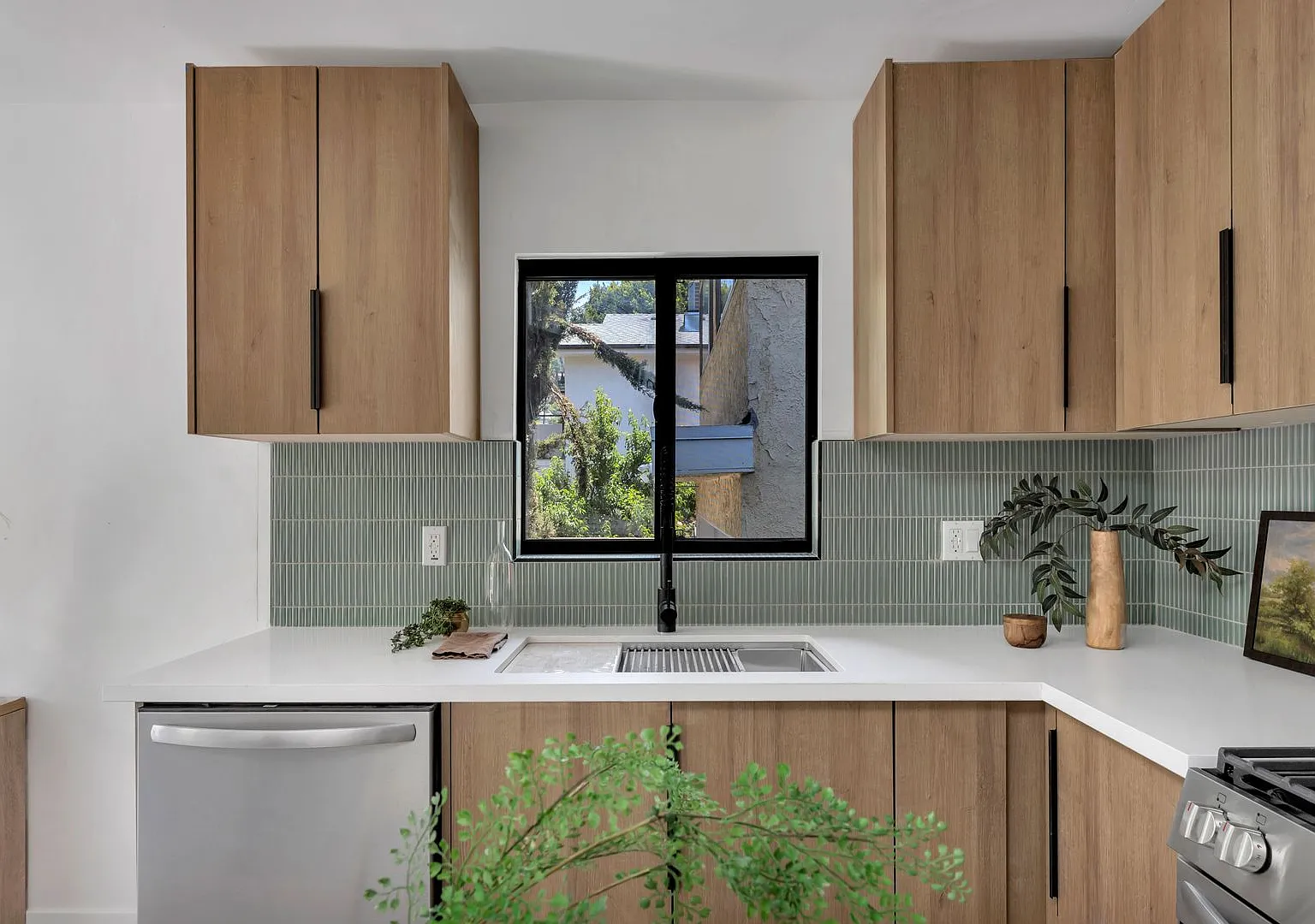 Gorgeous 3bed 2bath Home — Photo 3