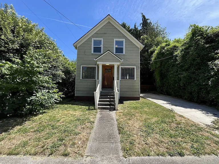 416 SE 32nd Ave — Photo 1