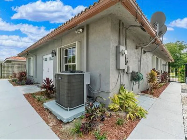 620 NW 6th Ave — Photo 9