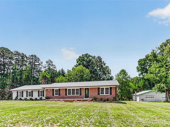 819 Sawyersville Rd, Asheboro, NC 27205