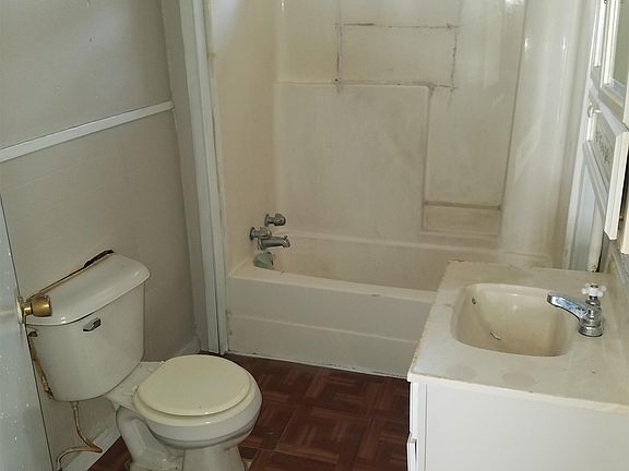 2nd image of 5701 Lucille St