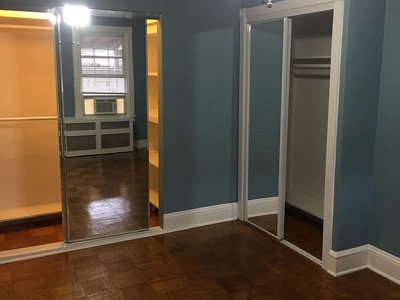 Bedroom with 2 closets