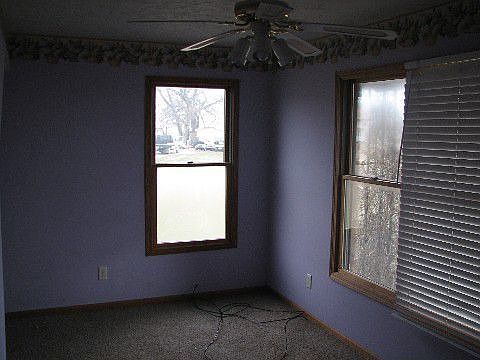4th image of 940 Poplar St