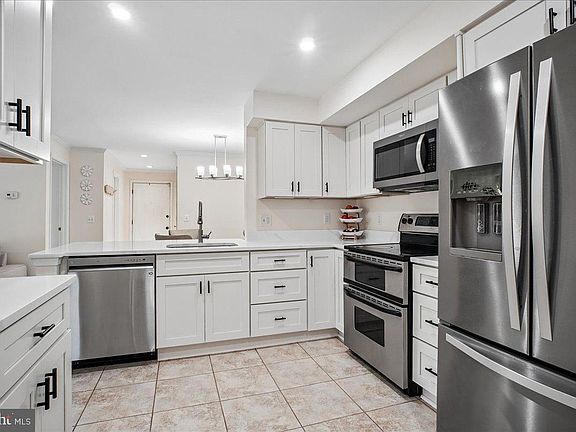 3rd image of 3800 Ridge Knoll Ct APT 9