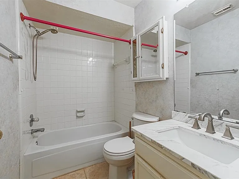 15802 Spruce River Ct — Photo 12