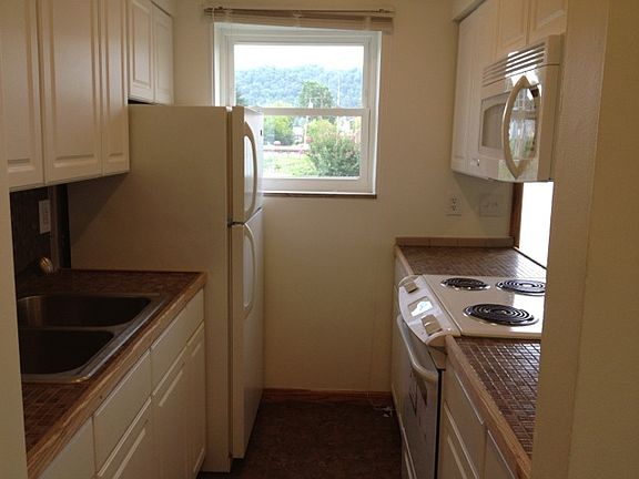 2nd image of 2707 Chesterfield Ave APT A
