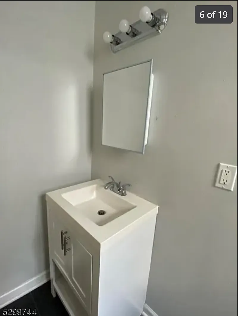 1 bed, $1,100 — Photo 1