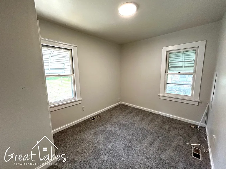 24601 Tallman Ave — Photo 9