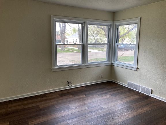 4th image of 1411 W Louise St