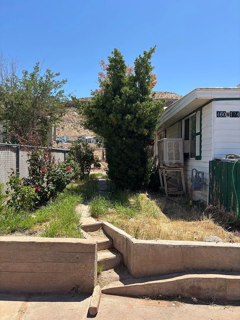 Beautiful 3 Bed 2 Bath Home in La Verkin! — Photo 2