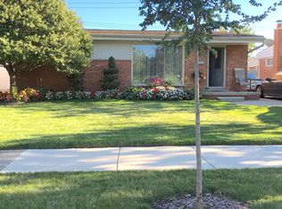 13707 Spruce St, Southgate, MI 48195