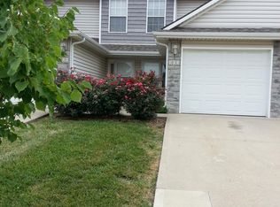 917 SW Eagle Ct, Blue Springs, MO 64015