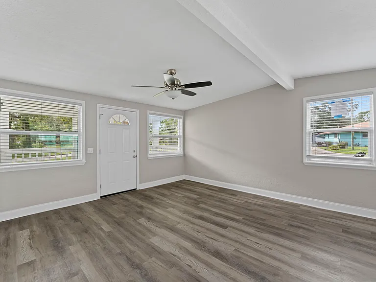 6109 Carnation Rd — Photo 4