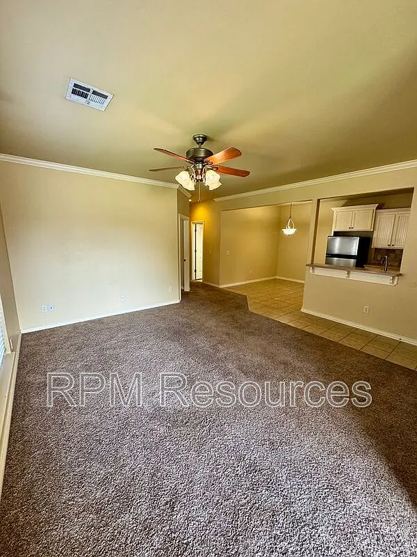 3 bed, 2.0 bath, 1348 sqft, $1,550 — Photo 4