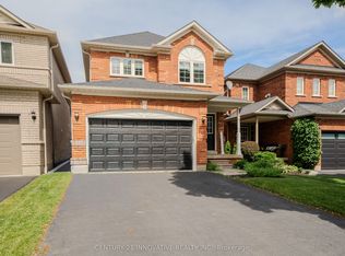30 Castle Green Dr, Whitby, ON L1R2P9