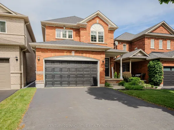 30 Castle Green Dr, Whitby, ON L1R 2P9