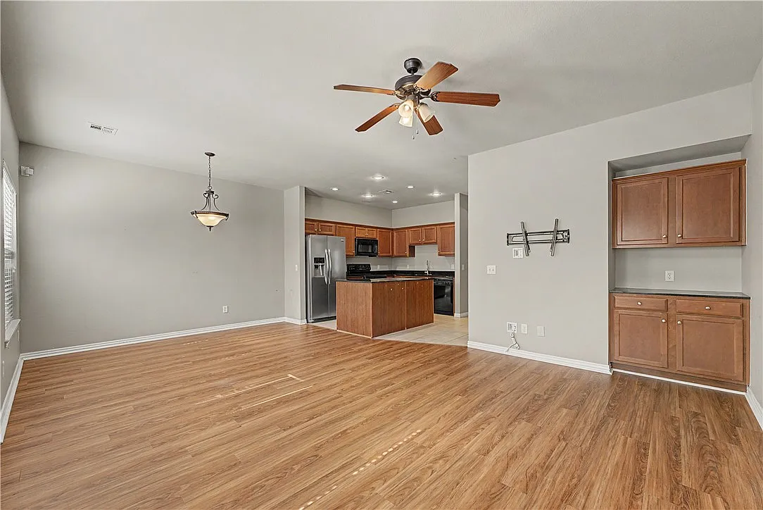 2 bed, 2.5 bath, 1250 sqft, $1,350 — Photo 3