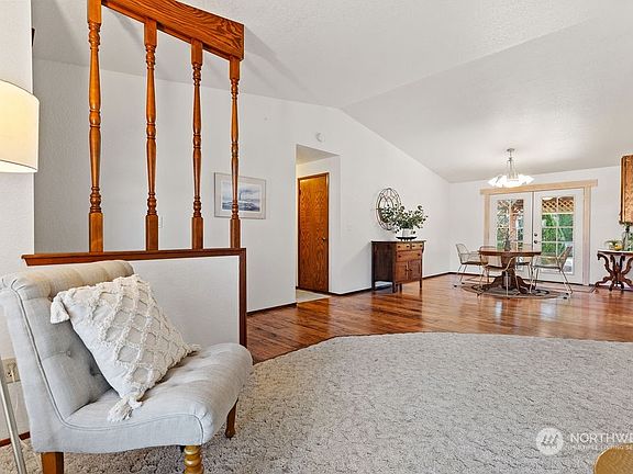 4th image of 8711 44th Avenue SE