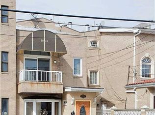 11041 63rd Ave, Forest Hills, NY 11375