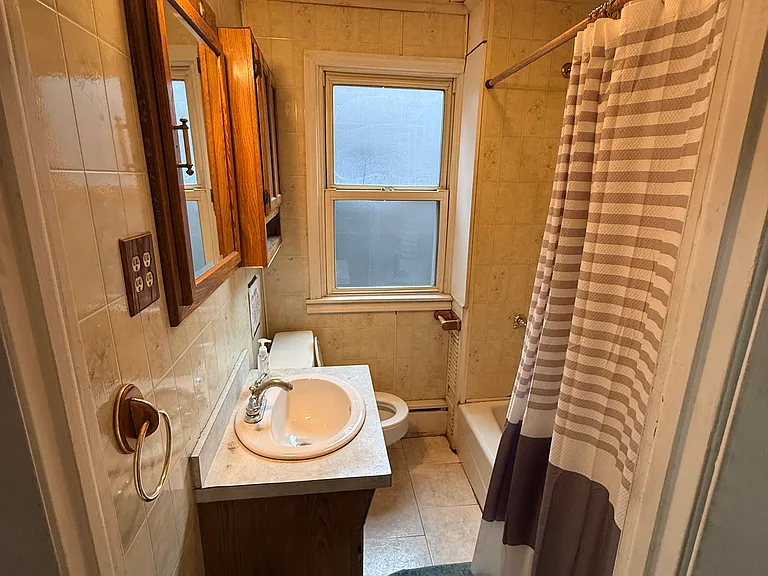 214 N George St — Photo 5