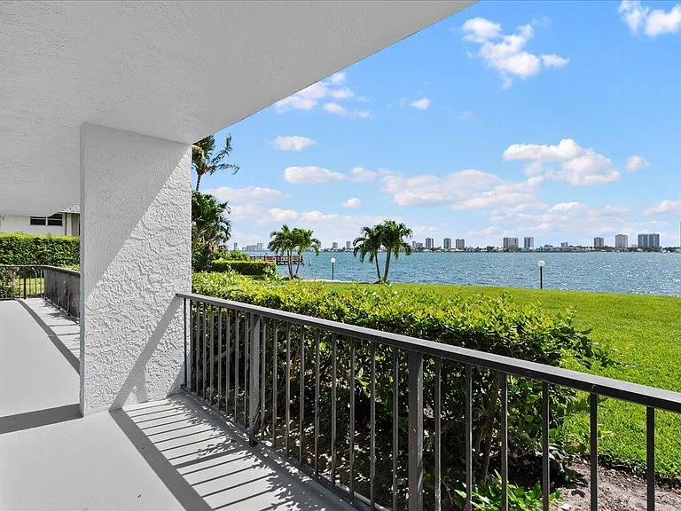 3040 Lake Shore Dr #101 — Photo 33