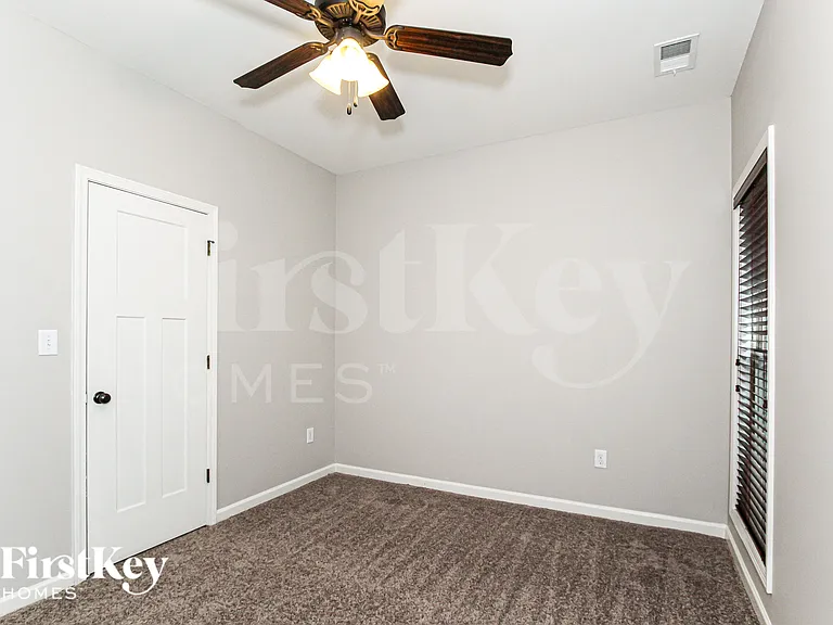 2067 Kerry Cir — Photo 13