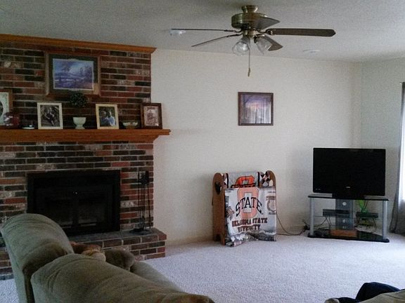 2nd image of 706 Meadow Ln