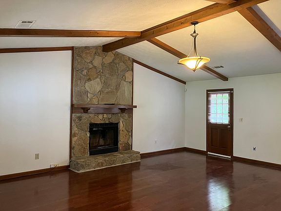 4th image of 1024 Camp Creek Dr