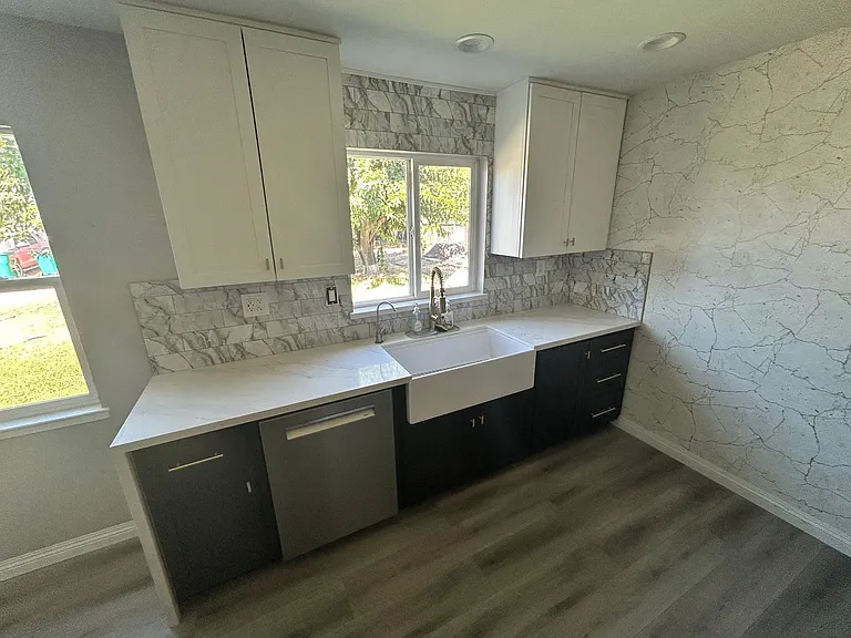 131 S Olive Ave — Photo 12