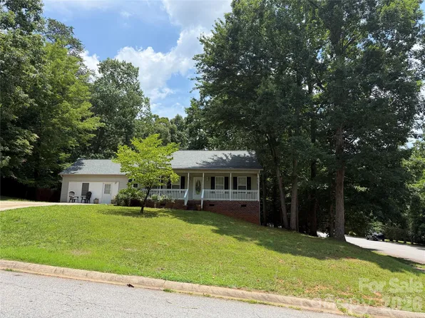 147 Valley Glen Dr, Troutman, NC 28166