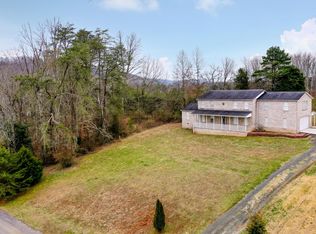 214 Montgomery View Dr, Harriman, TN 37748