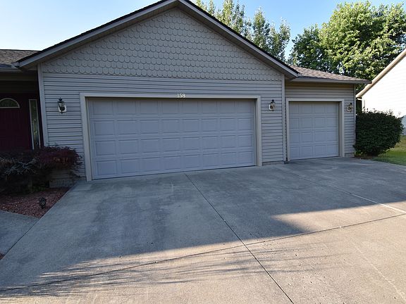 4th image of 158 Applewood Dr