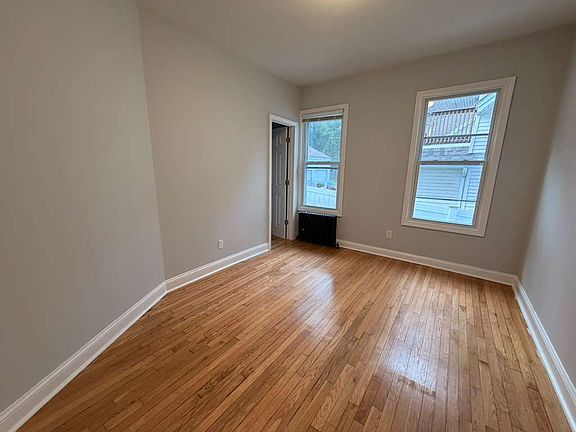 5th image of 19 Orchard St Floor 1