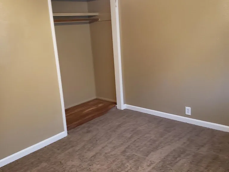 1421 Roberts Ave — Photo 13