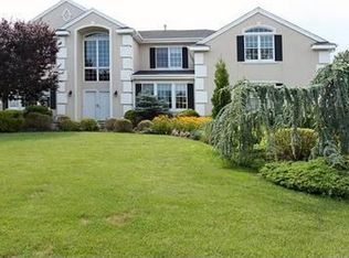 7 Chauncey Pl, Woodbury, NY 11797