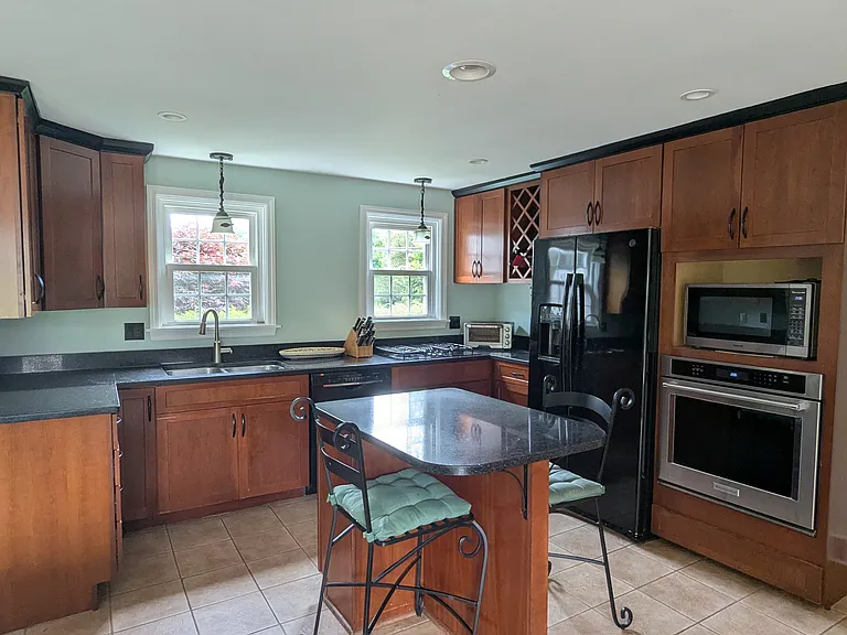 195 Hillcrest Rd — Photo 5
