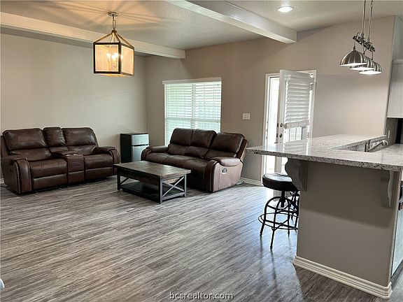 3rd image of 315 Sageway Ct