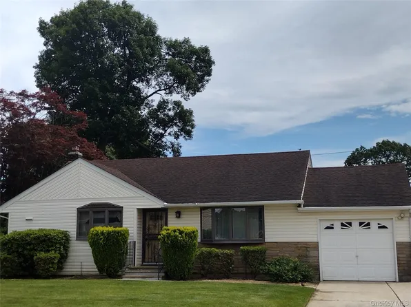 3986 Maplewood Drive, Seaford, NY 11783