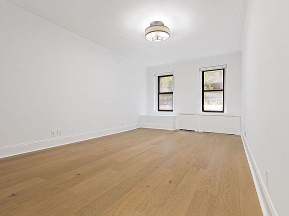 4th image of 220 W 24th St #2201P